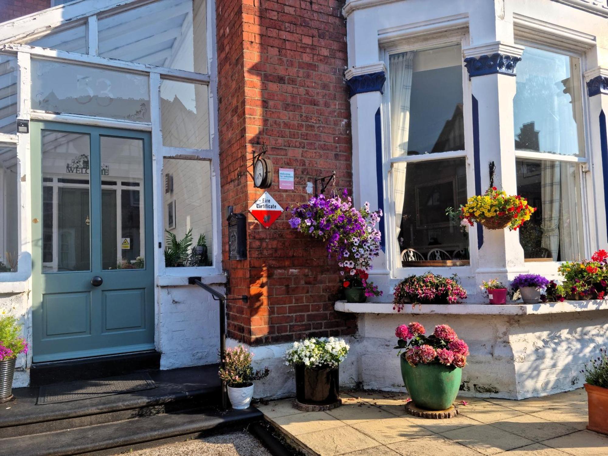 The Cavendish Hotel Scarborough Buitenkant foto