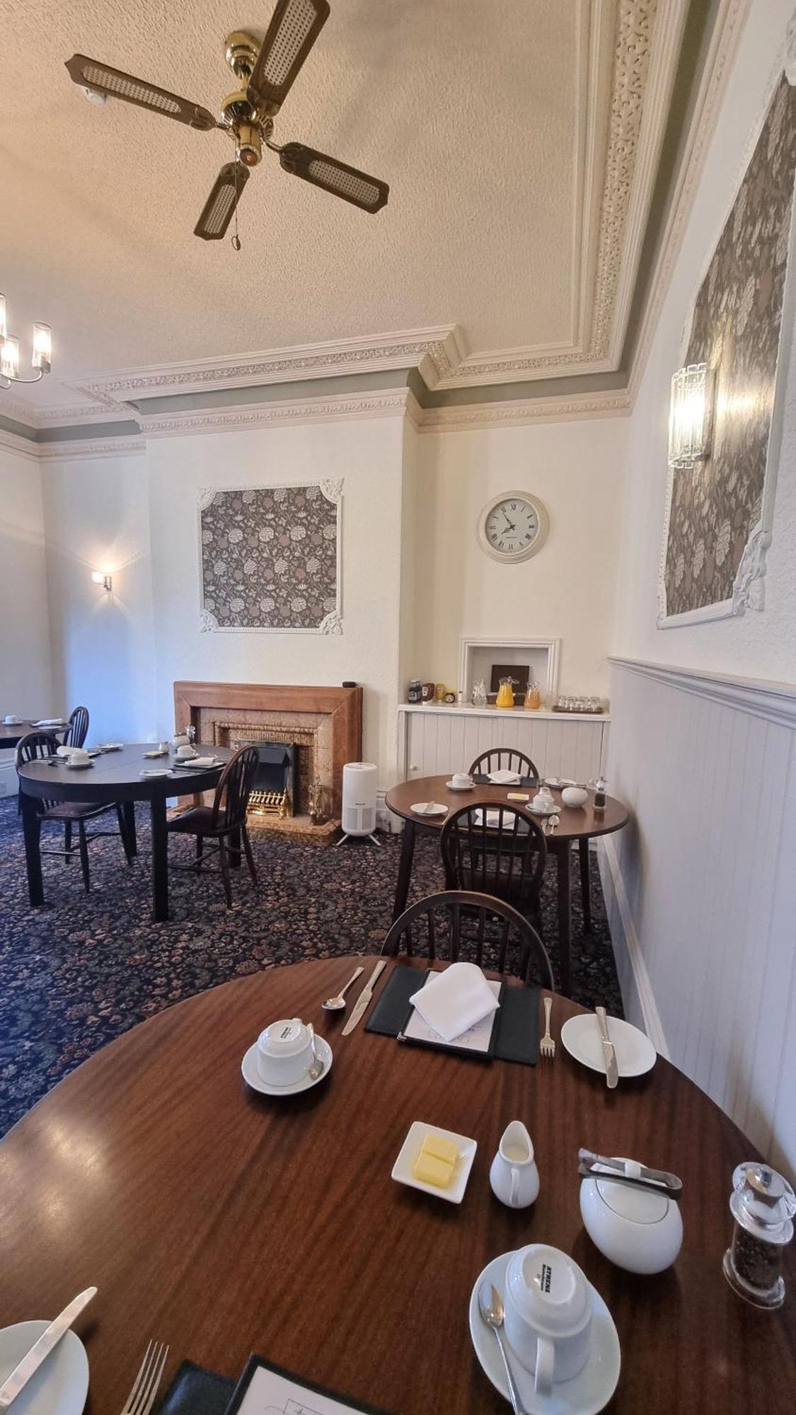 The Cavendish Hotel Scarborough Buitenkant foto